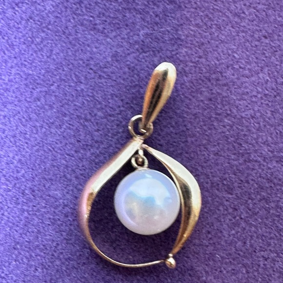 Dior Jewelry - Christian Dior Pearl gold Pendant